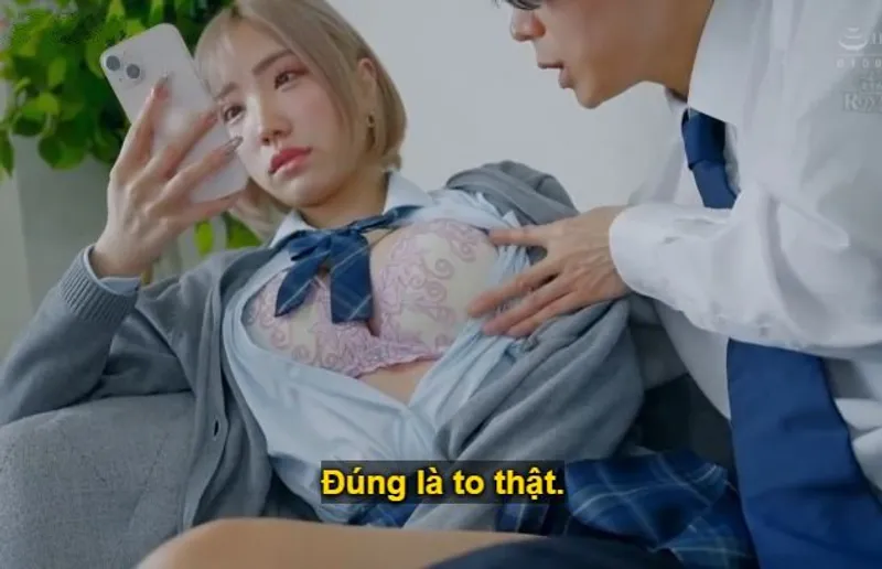 Cô bé học sinh kiểu lạnh tanh, chỉ cần đưa tiền là anh tha hồ muốn làm gì em cũng được.