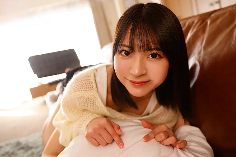 Chị gái lần đầu có người yêu còn nhiều ngỡ ngàng nên mượn cậu bé thằng em tập trước